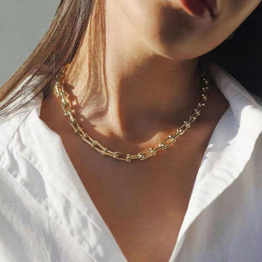U Sharp Chain Necklace