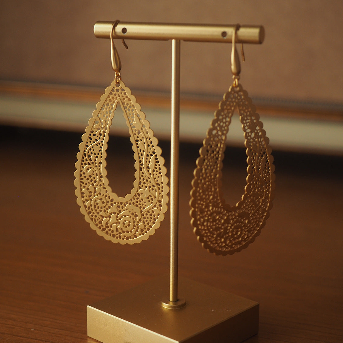 Hollow Out Water Drop Earrings