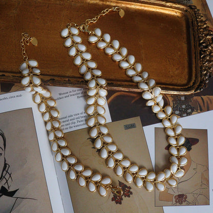 Exquisite Glass Necklace and Bracelet Set in Vintage Style for Women