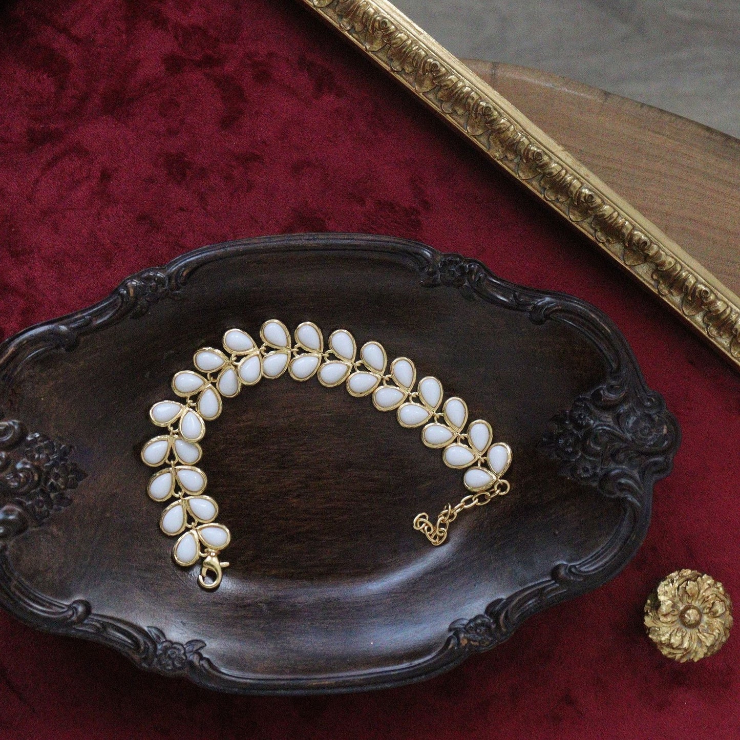 Exquisite Glass Necklace and Bracelet Set in Vintage Style for Women