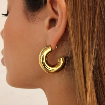 C Shape Earrings in Metal