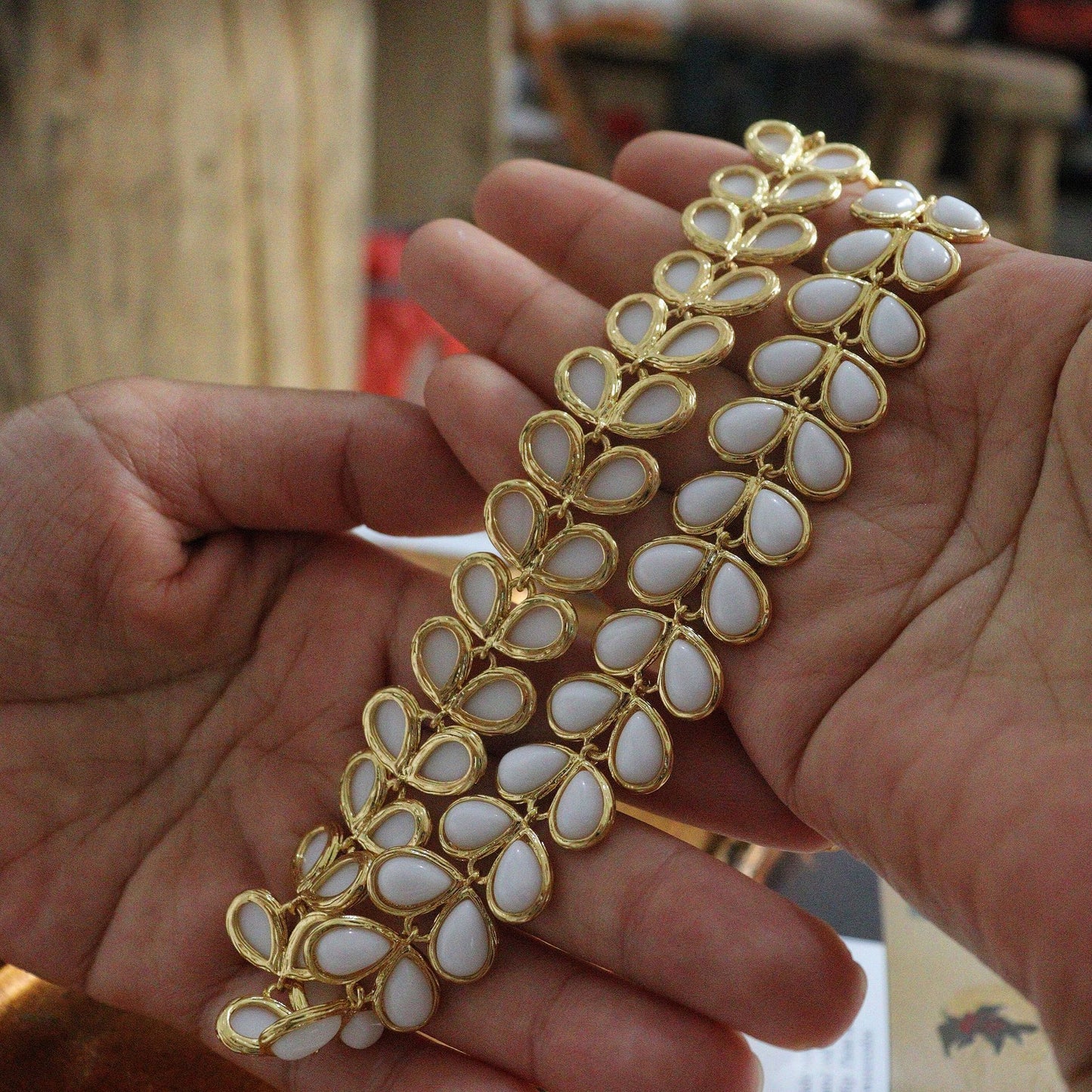 Exquisite Glass Necklace and Bracelet Set in Vintage Style for Women