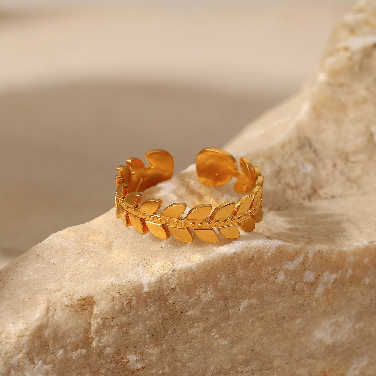 Adjustable Wreath Ring In Metal