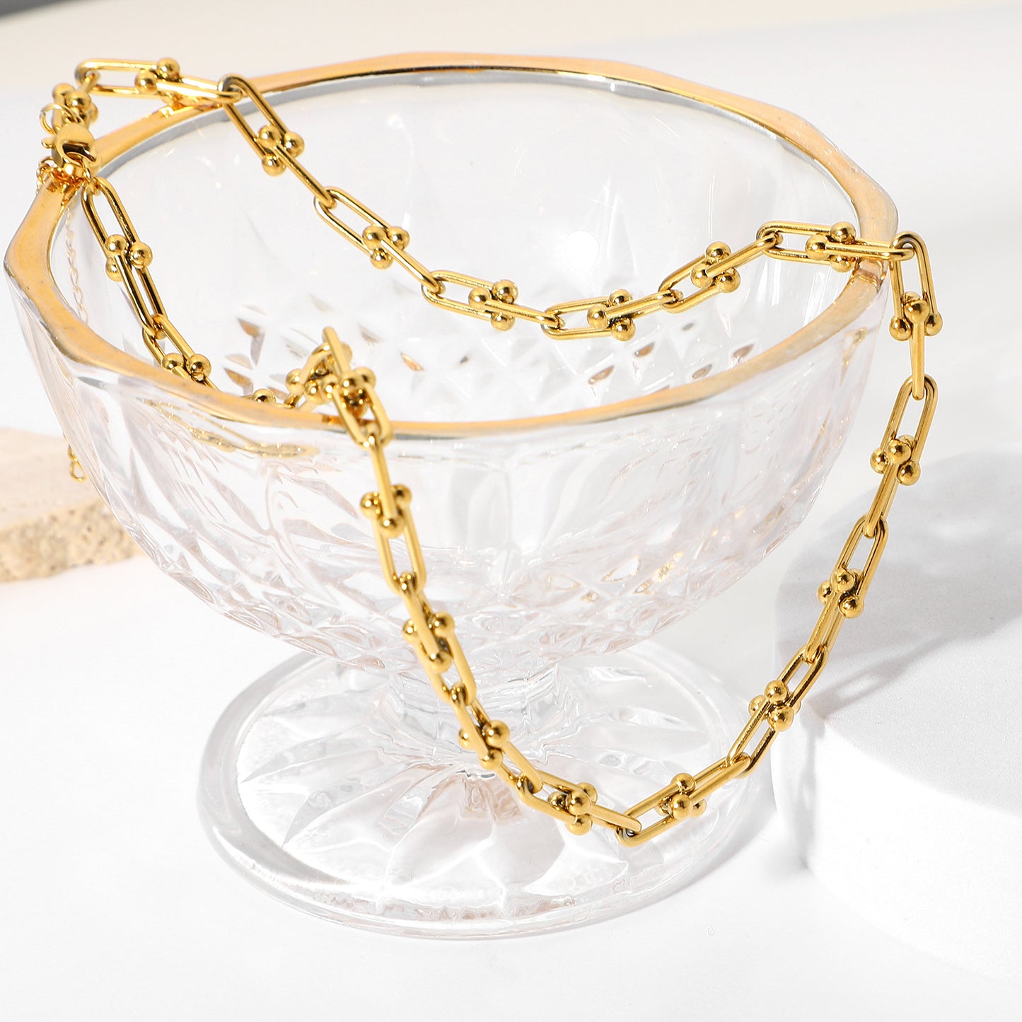 U Sharp Chain Necklace