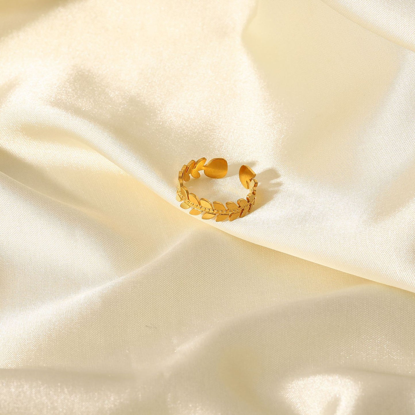 Adjustable Wreath Ring In Metal