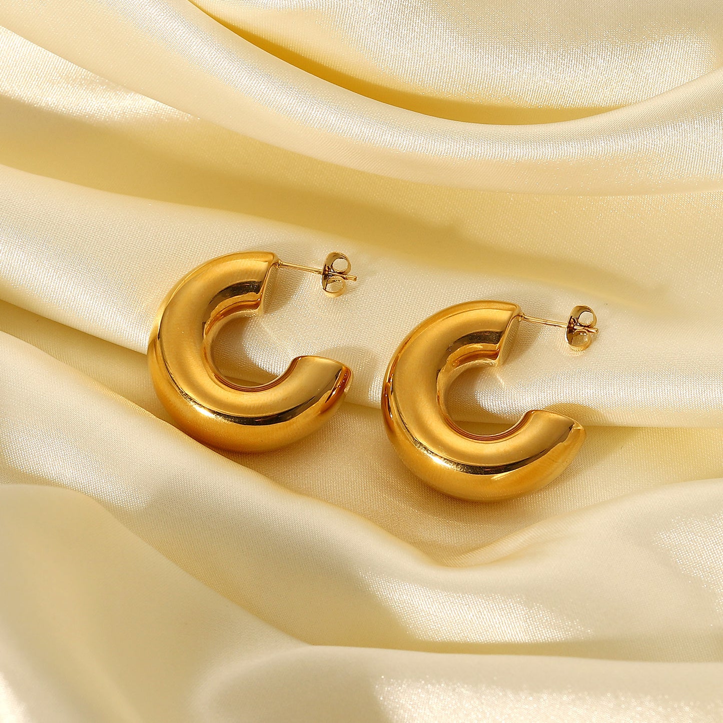 C Shape Earrings in Metal